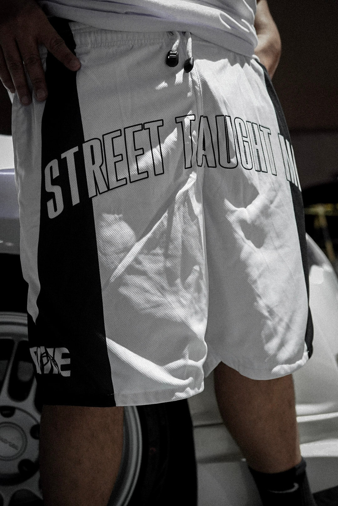 Dime - Speed Baggy Shorts / (White/Black)